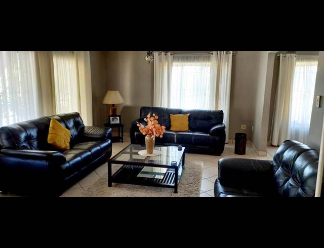 4 BEDROOM HOUSE FOR SALE IN CRAIGIEBURN